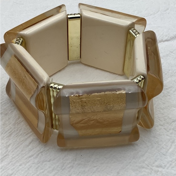 brand unknown Jewelry - 🎄🎄Retro Gold and Cream Lucite Bracelet